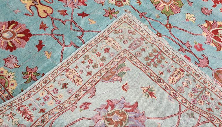 A carpet, Ziegler design, approx. 356 x 265 cm.