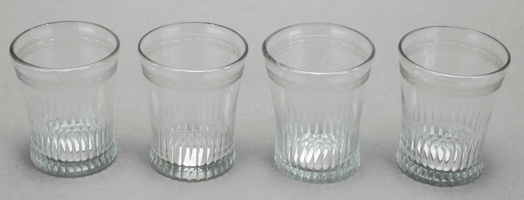 DRICKSGLAS, 4 st, troligen 1800-talets första hälft.