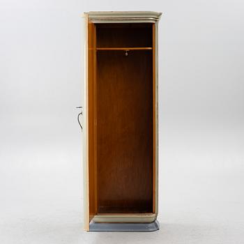 Klädskåp, 1900-talets första hälft.