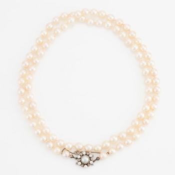 Pearl necklace, cultured pearls with clasp in 18K white gold set with white stones.