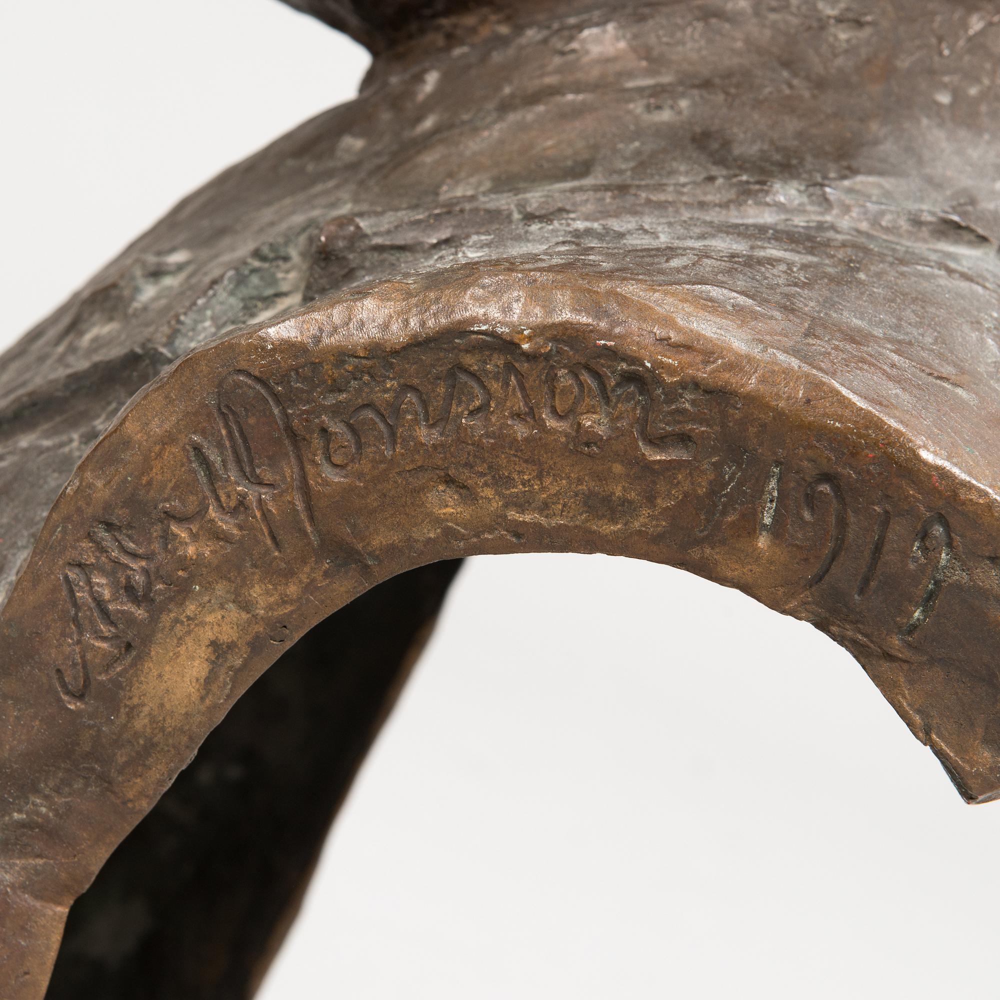 Sven August Adolf Jonsson, pysti, pronssia, signeerattu ja päivätty 1919.