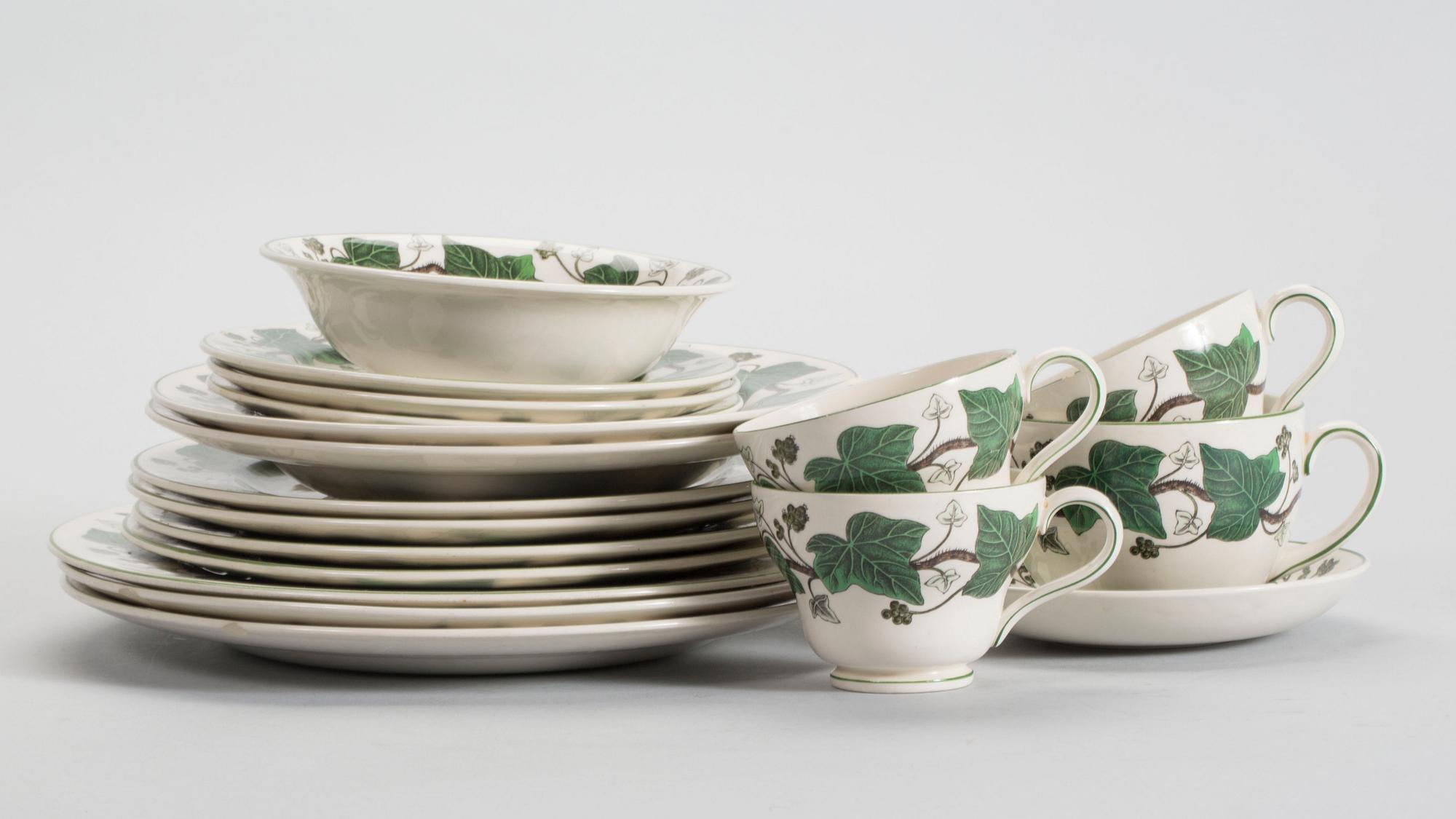 SERVIS, ca 55 delar, flintgods, Wedgwood, "Napoleon Ivy".