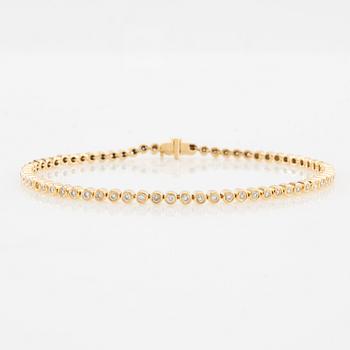 Tennis bracelet in 18K gold with round brilliant-cut diamonds.