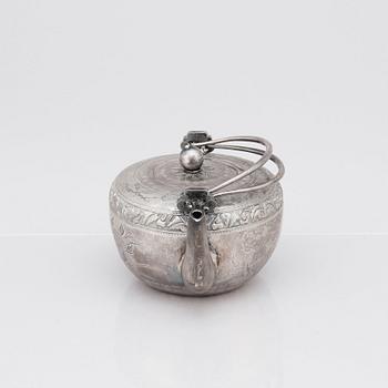 Tekanna med lock, silver. Qingdynastin (1664-1912).