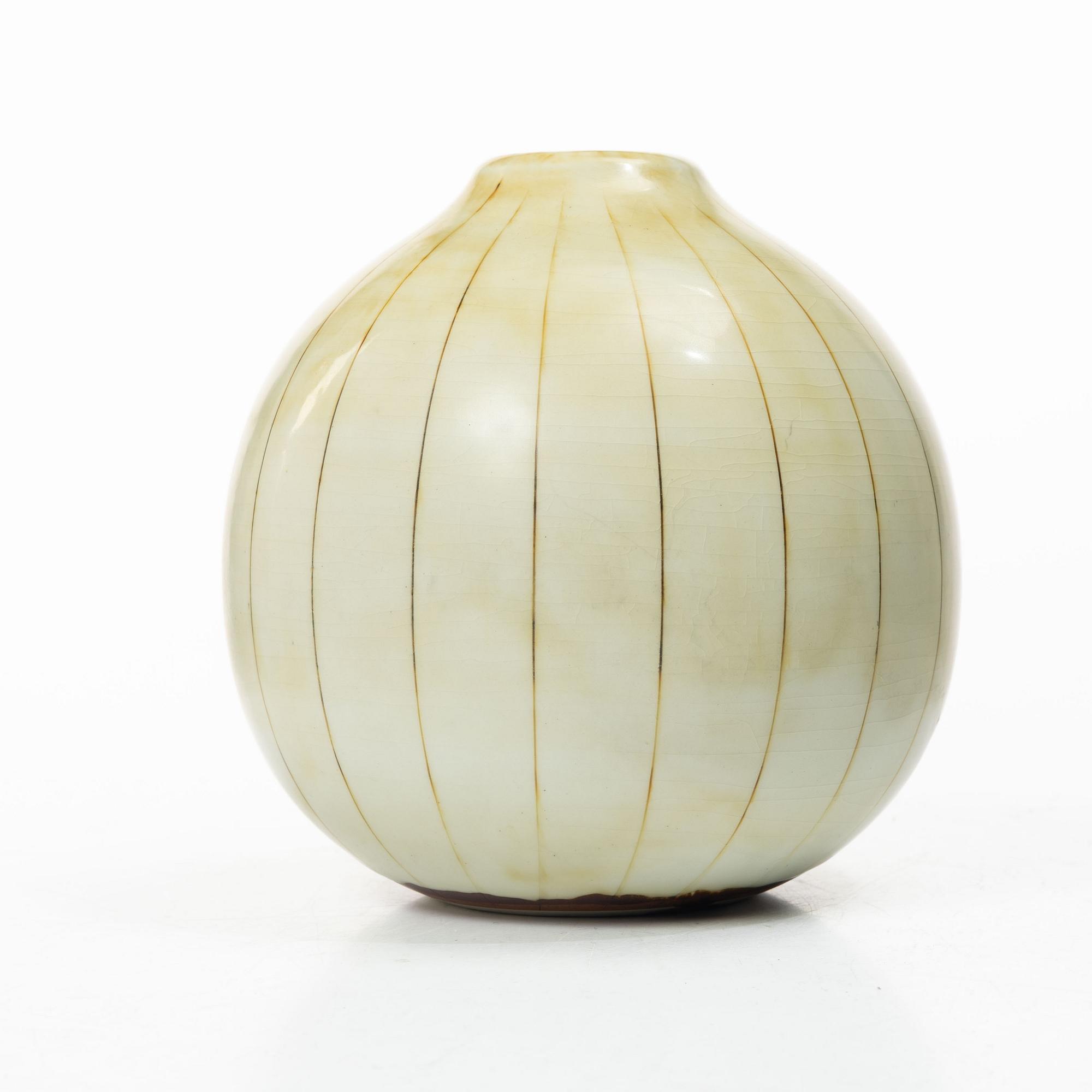 Gertrud Lönegren, A 'Miranda' stoneware vase, Gertrud Lönegren, Rörstrand, 1936–1941.