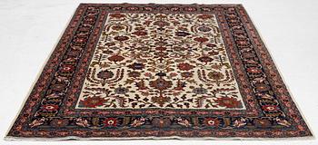 A semi-antique Tabriz carpet, c. 282 x 198 cm.