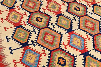 A CARPET, Kilim Shiraz, ca 300 x 200 cm.