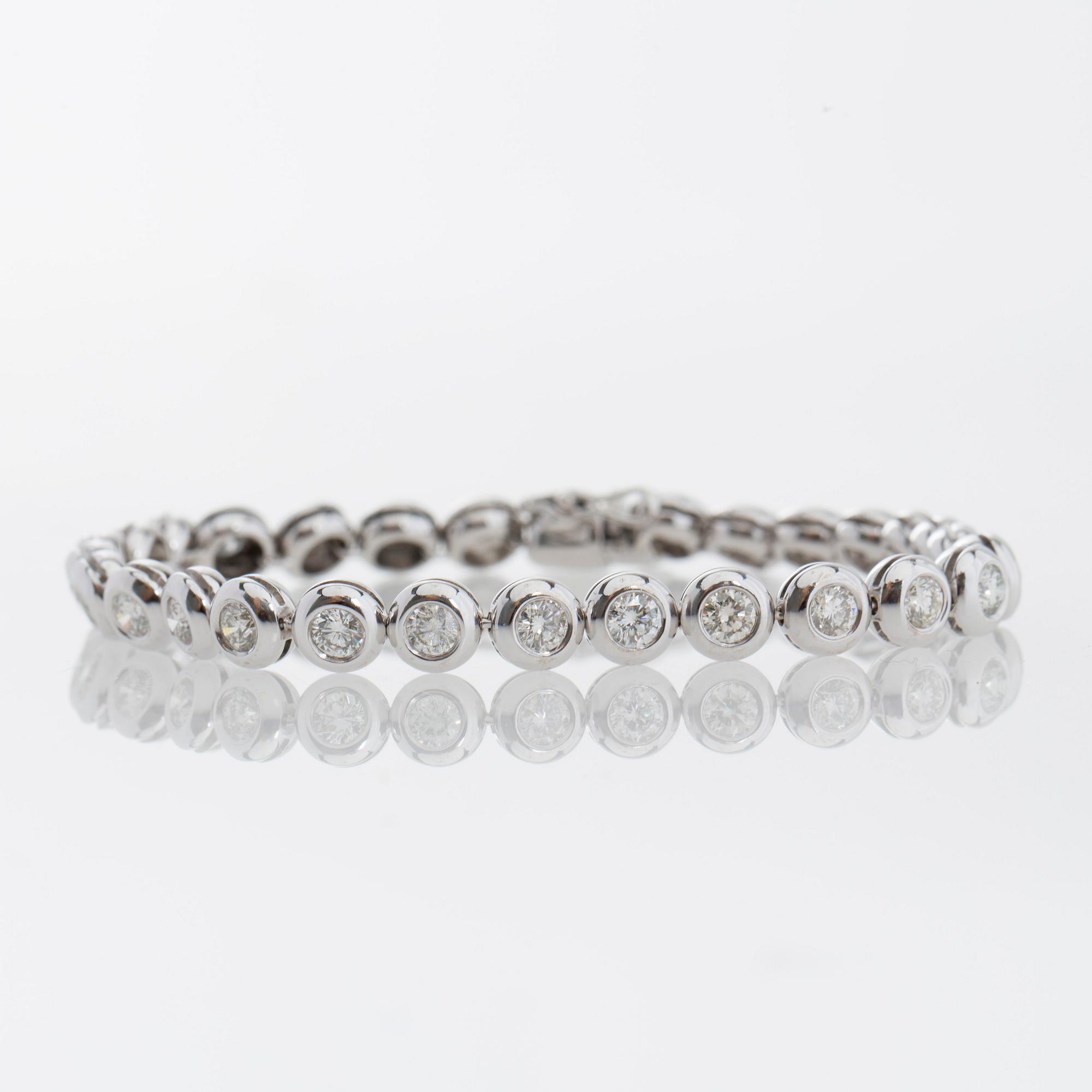 ARMBAND, 18K vitguld med briljantslipade diamanter ca 4.35 ct.
