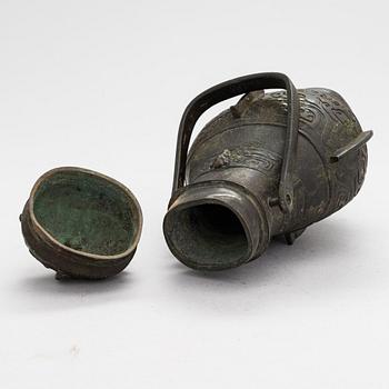 Kannellinen ruokarasia, pronssi, luultavasti 1900-luku.