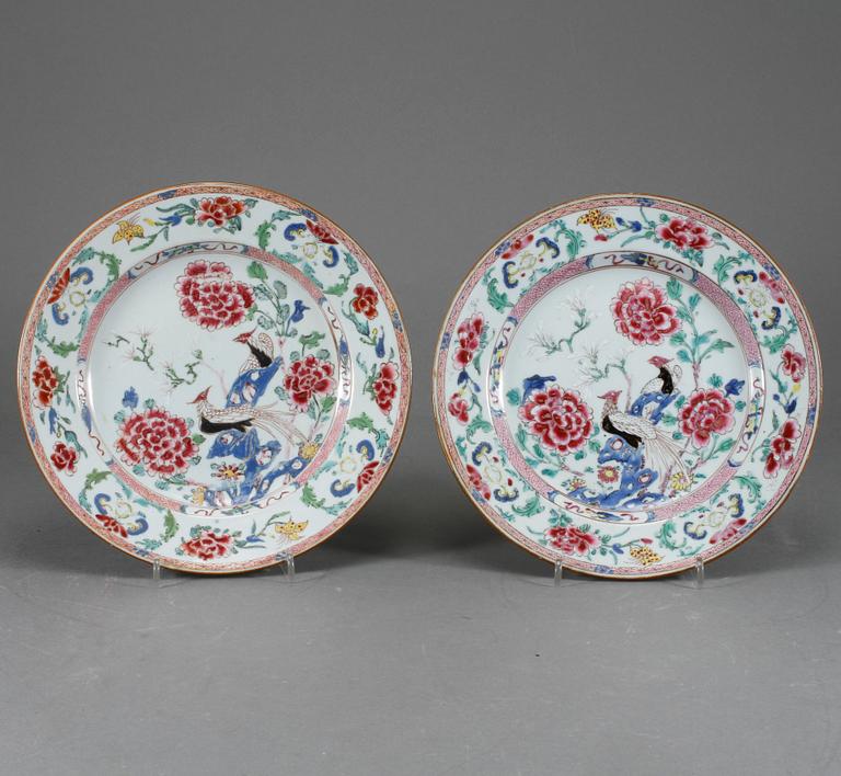 TALLRIKAR, ett par, porslin, Kina, Qianlong, 1736-1795.