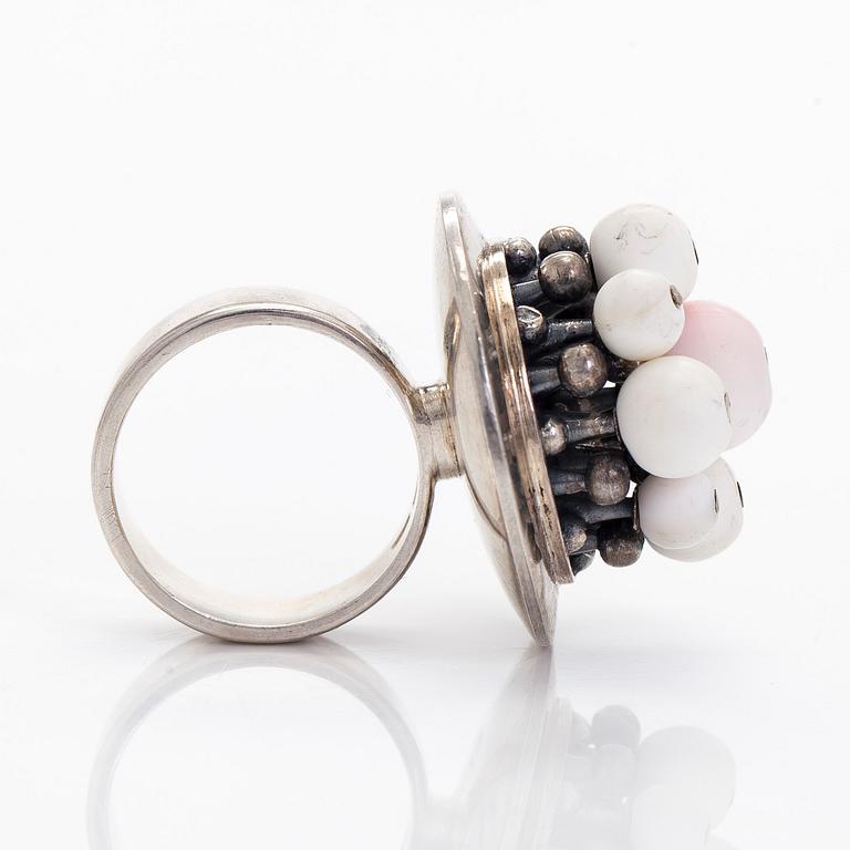 Saara Hopea, a silver ring with agates, Ossian Hopea, Porvoo 1964.