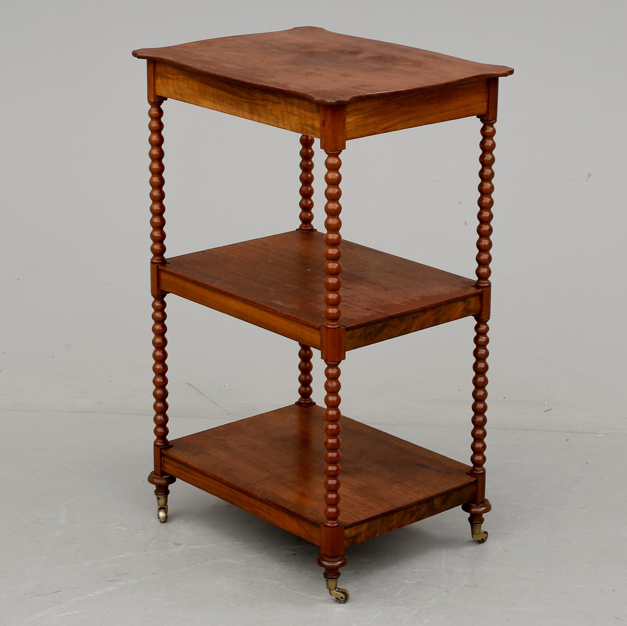 ETAGERE, omkring år 1900.