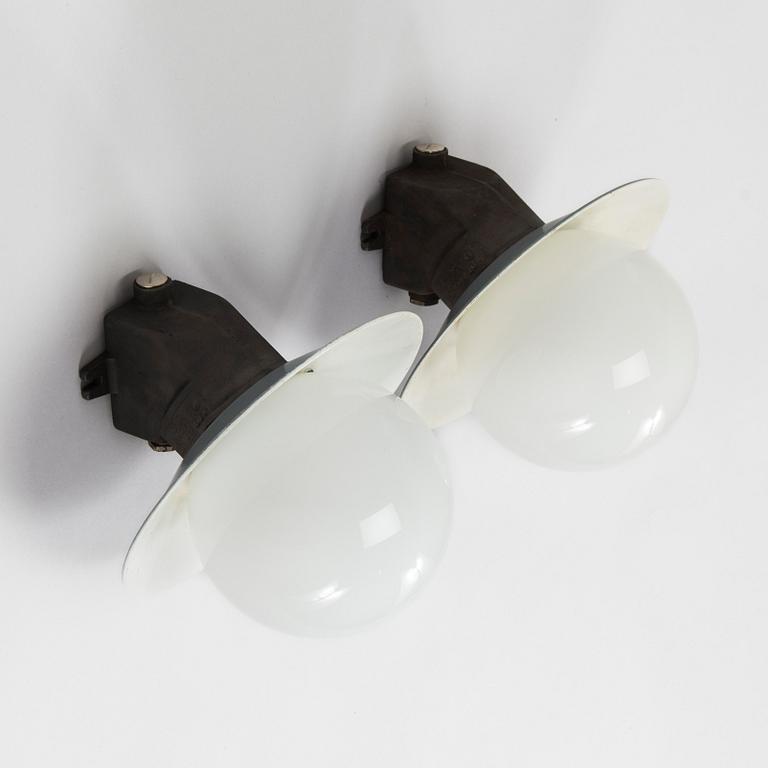 Paavo Tynell, a pair of 1930s wall light, model 2602 Taito, 1930s.