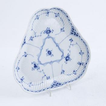 Service parts, 21 pieces, porcelain, "Musselmalet", full and half lace, Royal Copenhagen, Denmark.