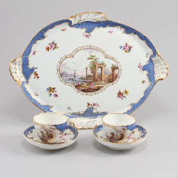BRICKA samt koppar, 2 st, porslin, delvis märkta med Meissen-märke, 1900-tal.