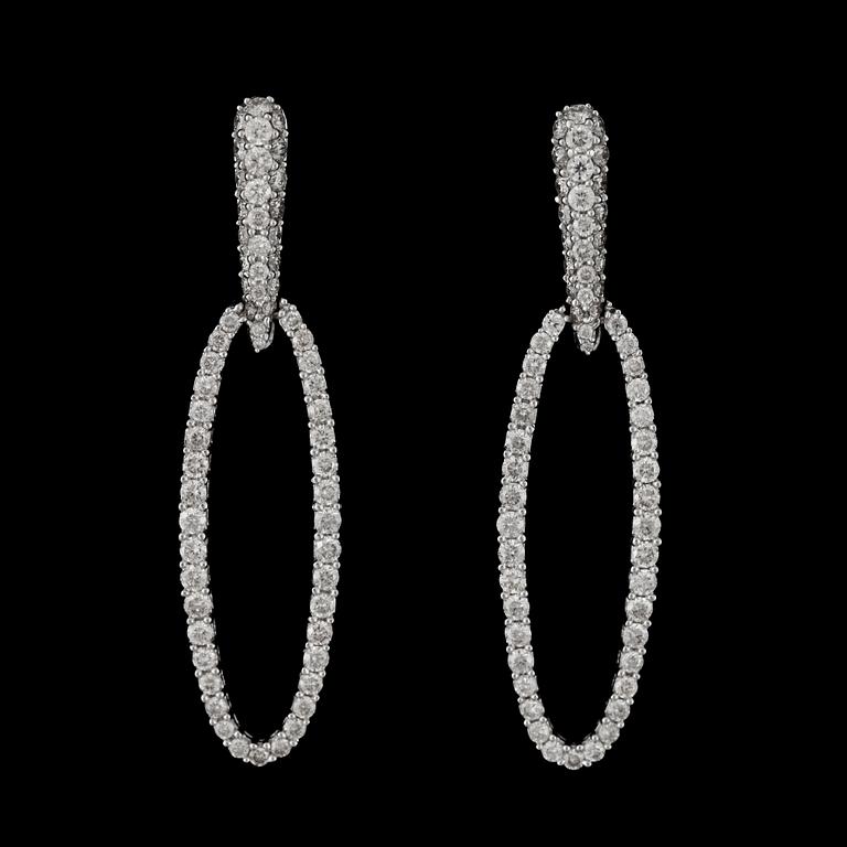 ÖRHÄNGEN med briljantslipade diamanter, totalt ca 1.50 ct.