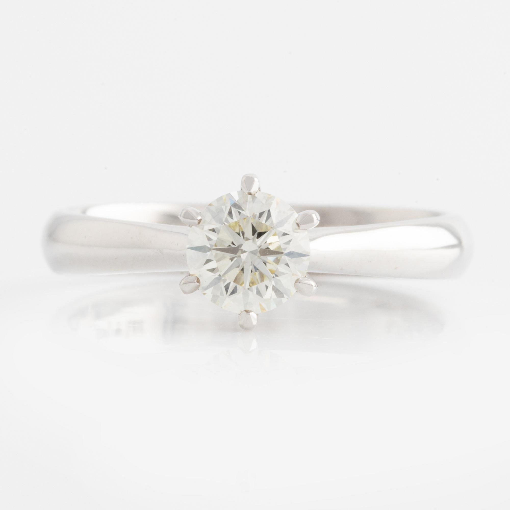 Ring with brilliant cut diamond 0.71 ct.