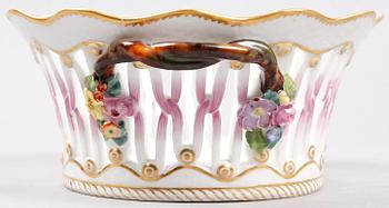 GALLERSKÅL MED FAT, porslin, Royal Copenhagen.