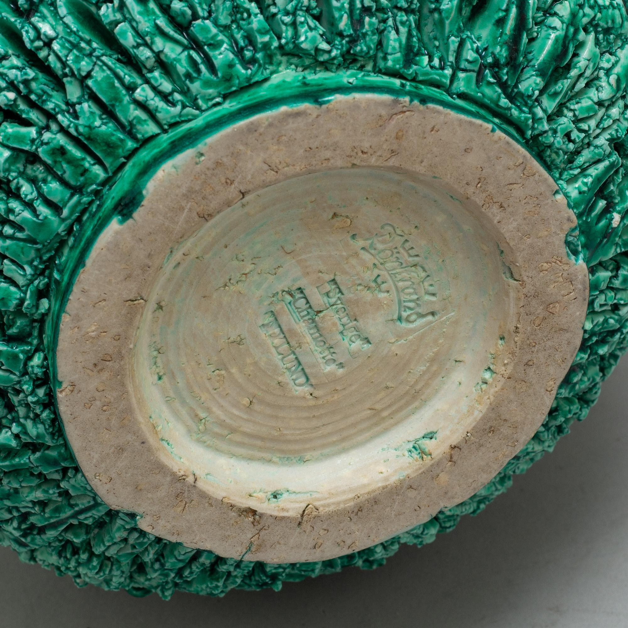 GUNNAR NYLUND, vas, chamotterat stengods, "Igelkottsvasen", Rörstrand.