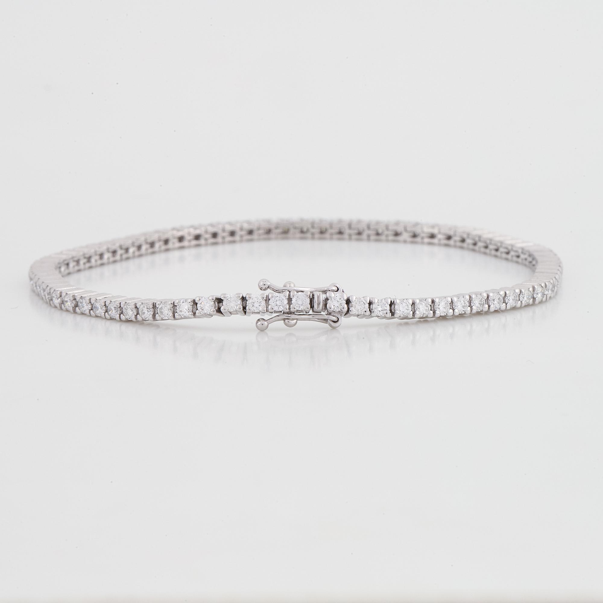 Brilliant-cut diamond tennis bracelet, with certificate HRD.