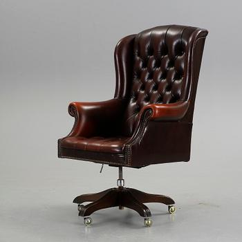 SKRIVBORDSSTOL, Engelsk stil, 1900-talets andra hälft.