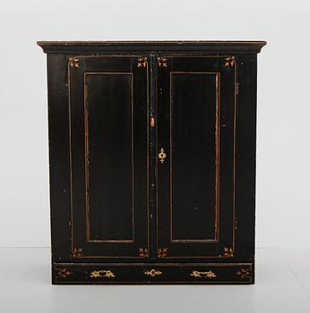 ÖVERSKÅP, allmoge, 1800-talets första hälft.