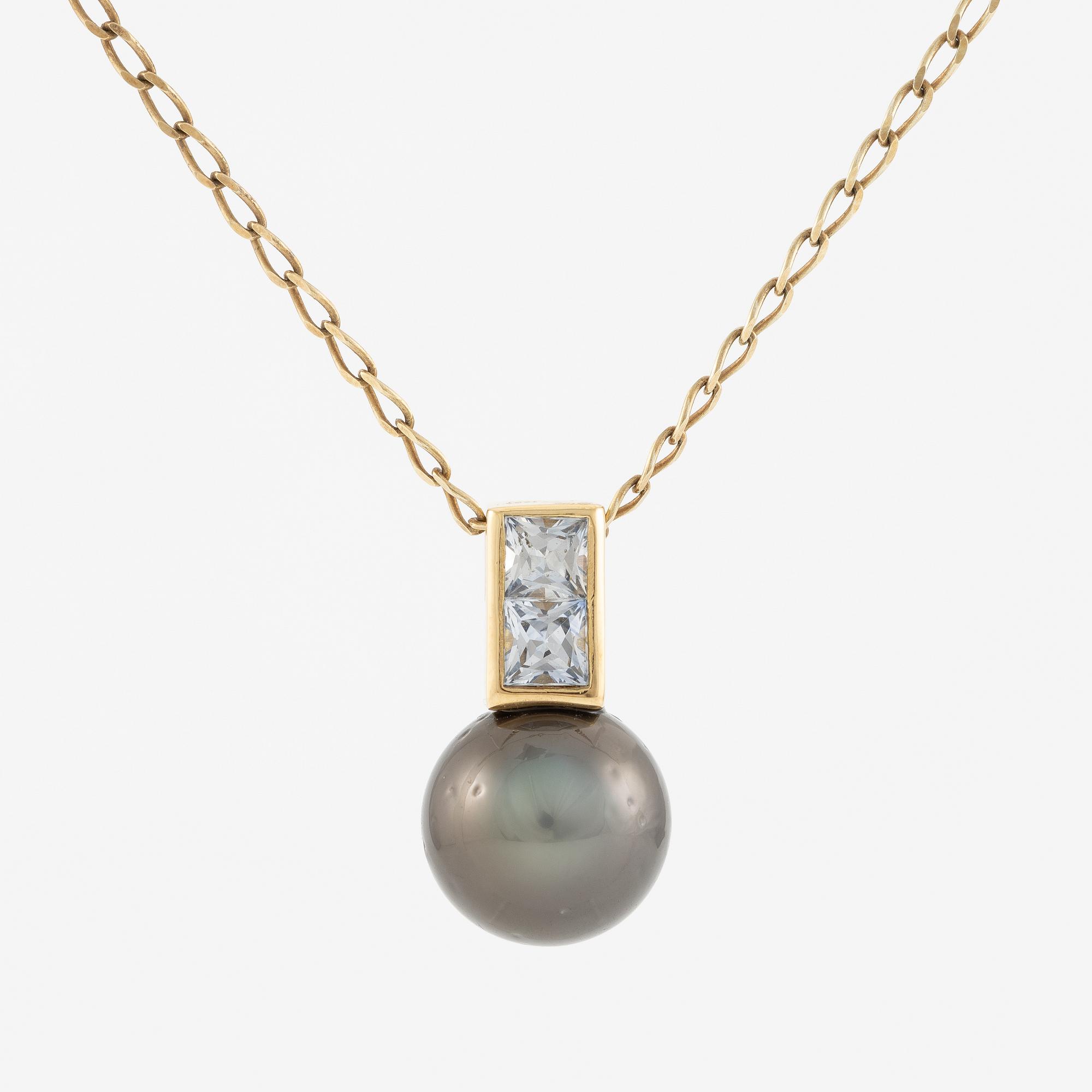 Pendant in 18K gold with a cultured pearl and faceted white stones.