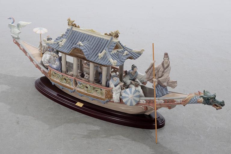 LLADRO, figurgrupp, kinesisk båt, Spanien, 1900-talets slut.