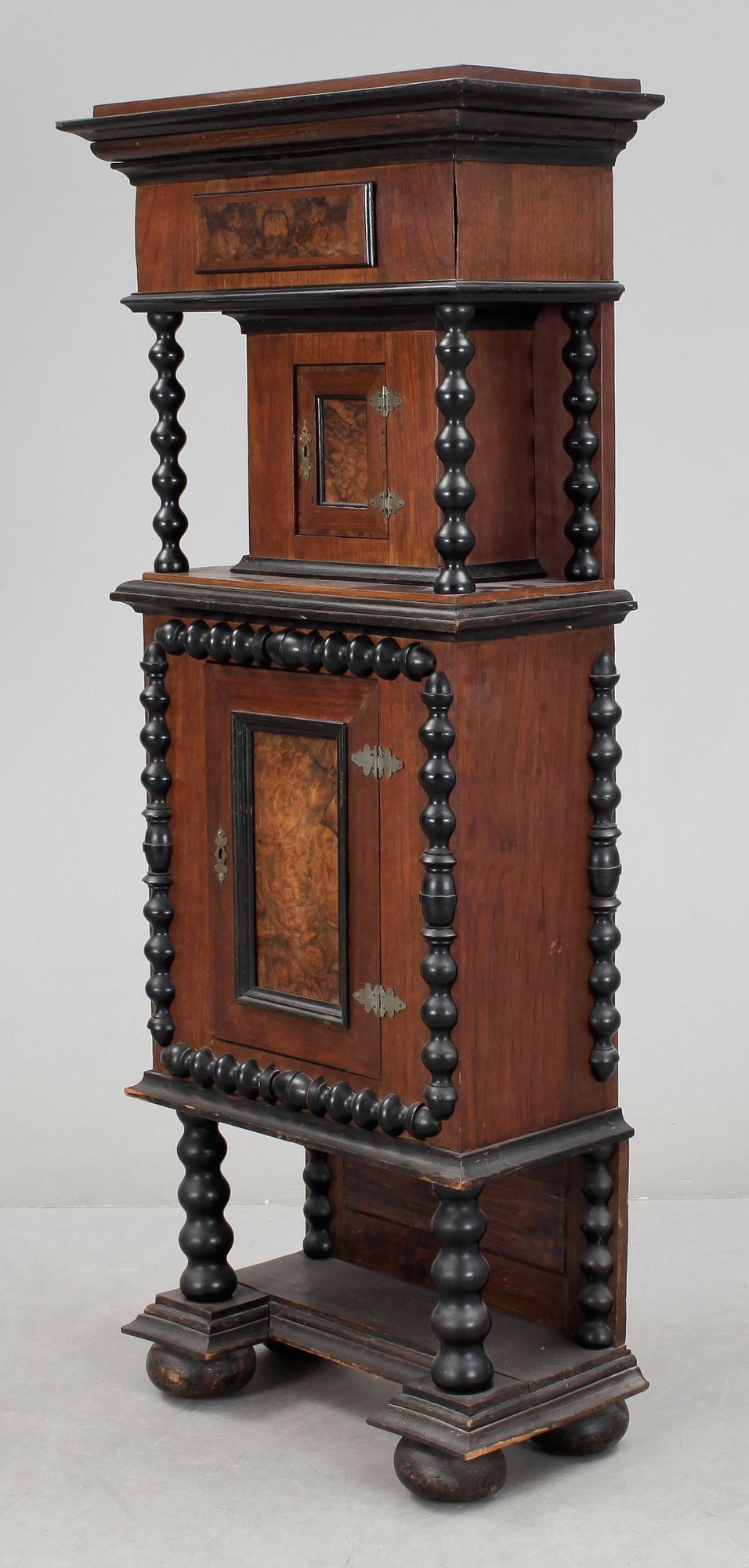 SKÄNKSKÅP, barockstil, sent 1800-tal.