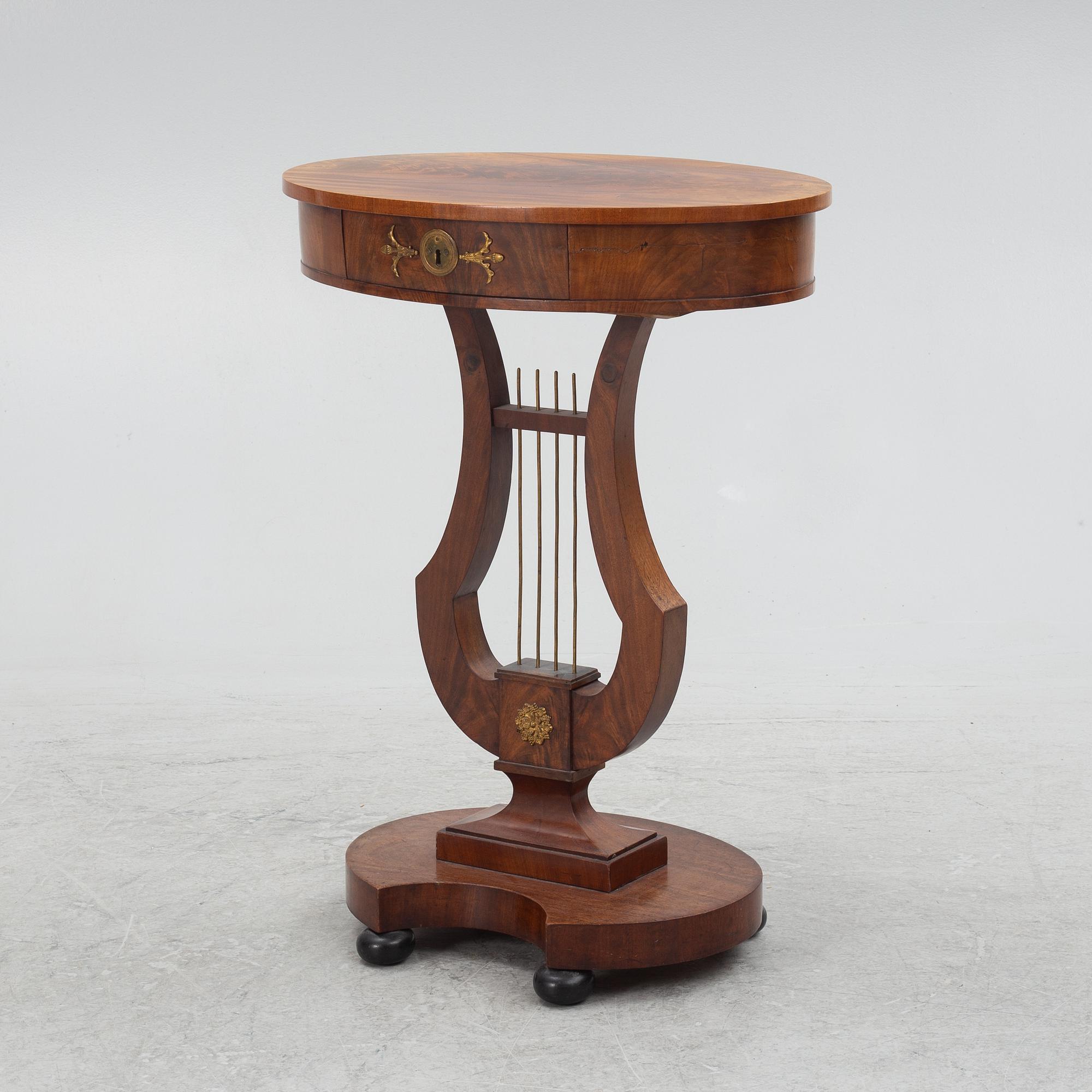 A sewing table, Karl Johan, first half of the 19th century.