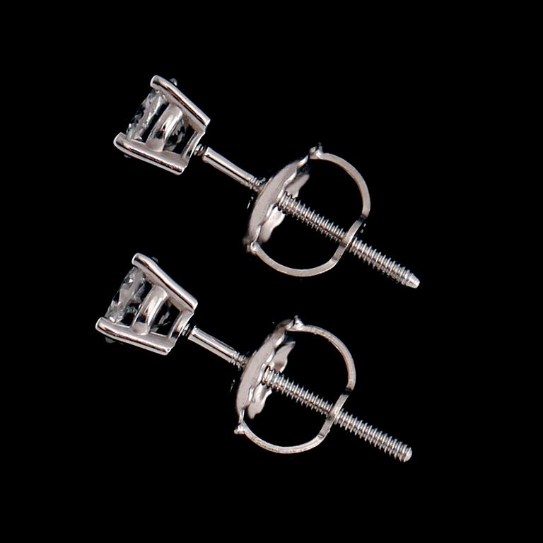 ÖRHÄNGEN, 1 par, 14 k vitguld, briljantslipade diamanter tot 0.33 ct.