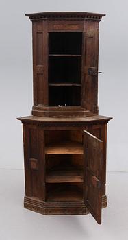 HÖRNSKÅP, barock, 1700-tal.