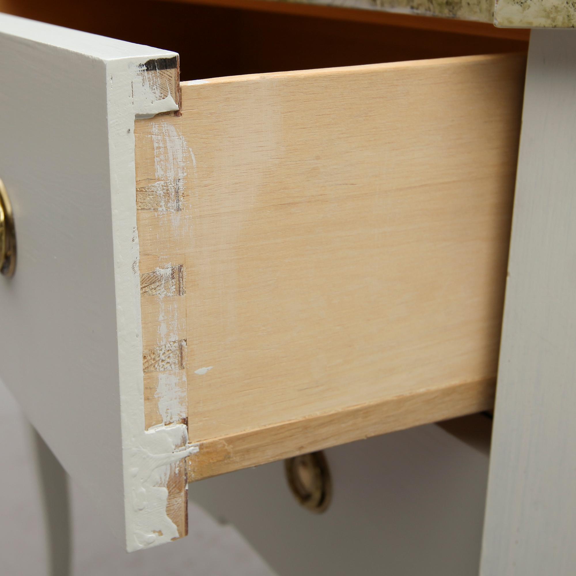 BYRÅ, gustaviansk stil, 1900-talets andra hälft.