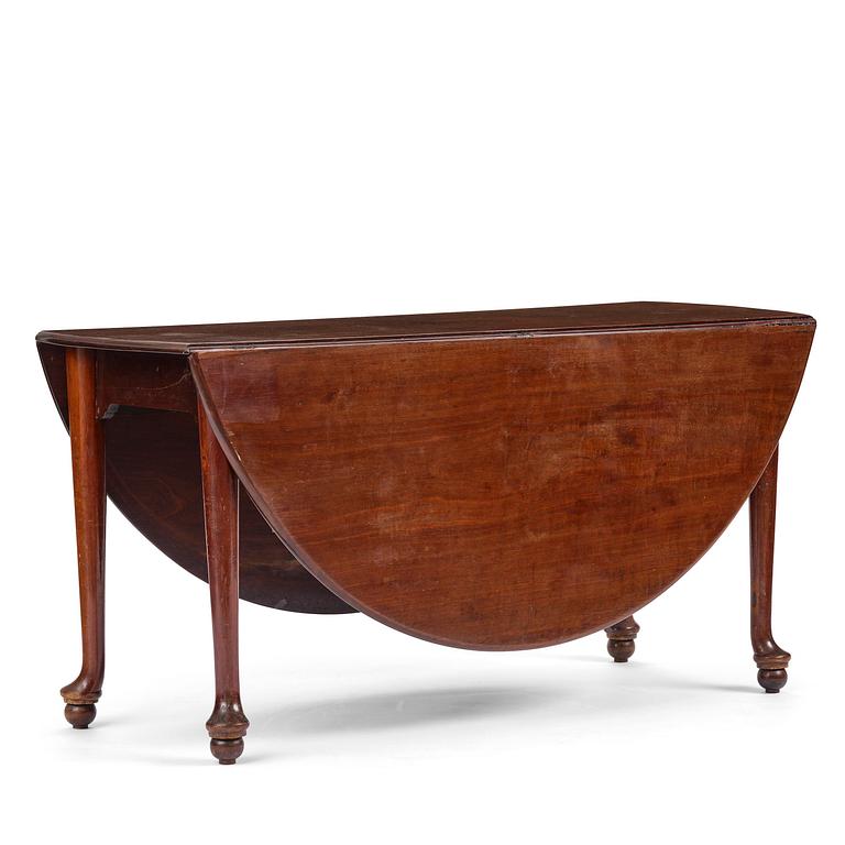 A George III mahogany gateleg table, late 18th century.