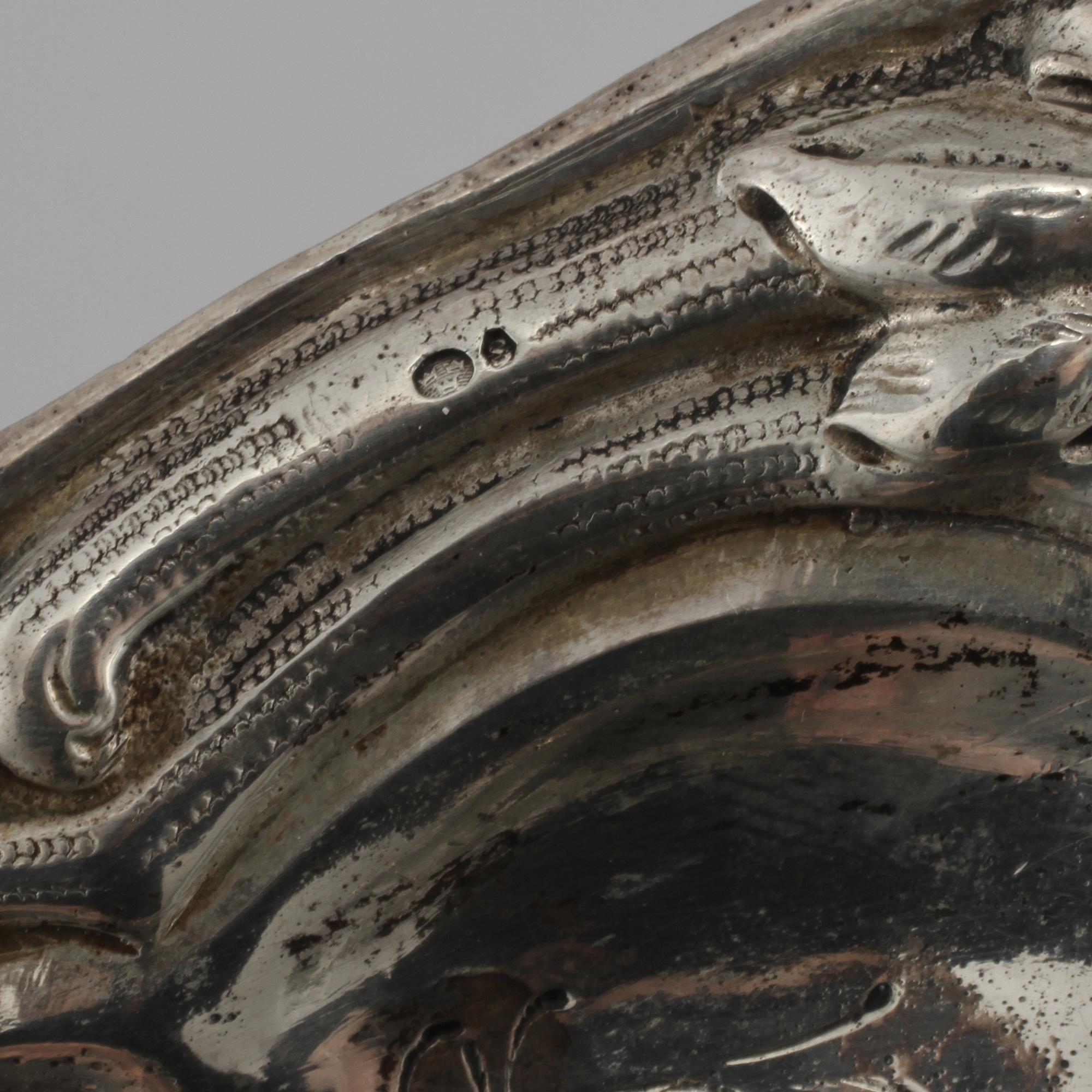 BRICKA, silver, importstämplad, 1900-tal. Vikt 915 g.