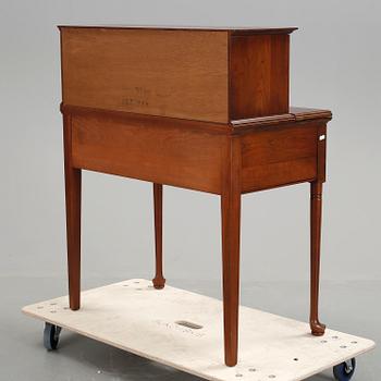 DAMSKRIVBORD, Pennsylvania house, 1900-talets andra hälft.