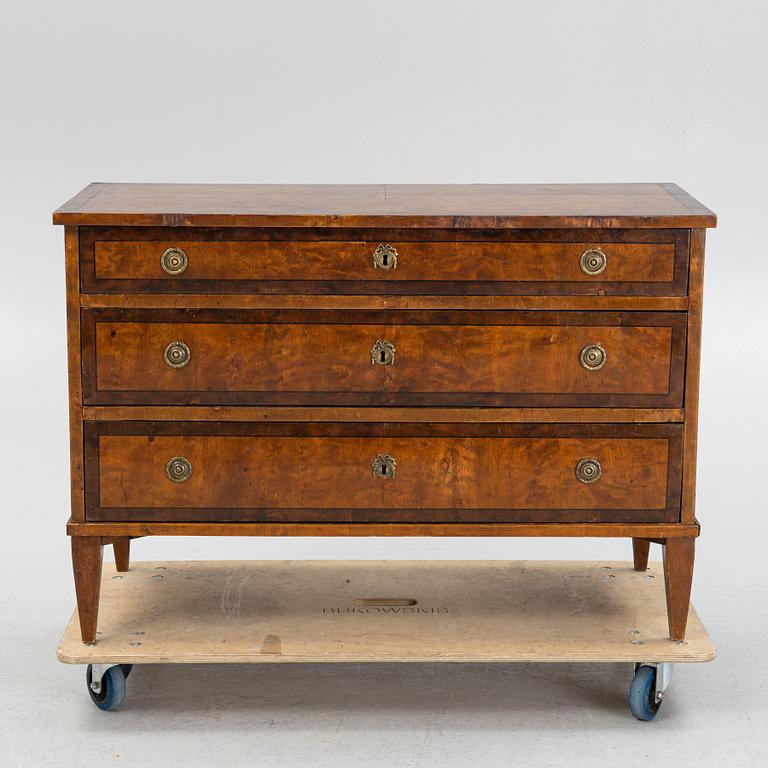 A late Gustavian chest of drawers, around 1800.