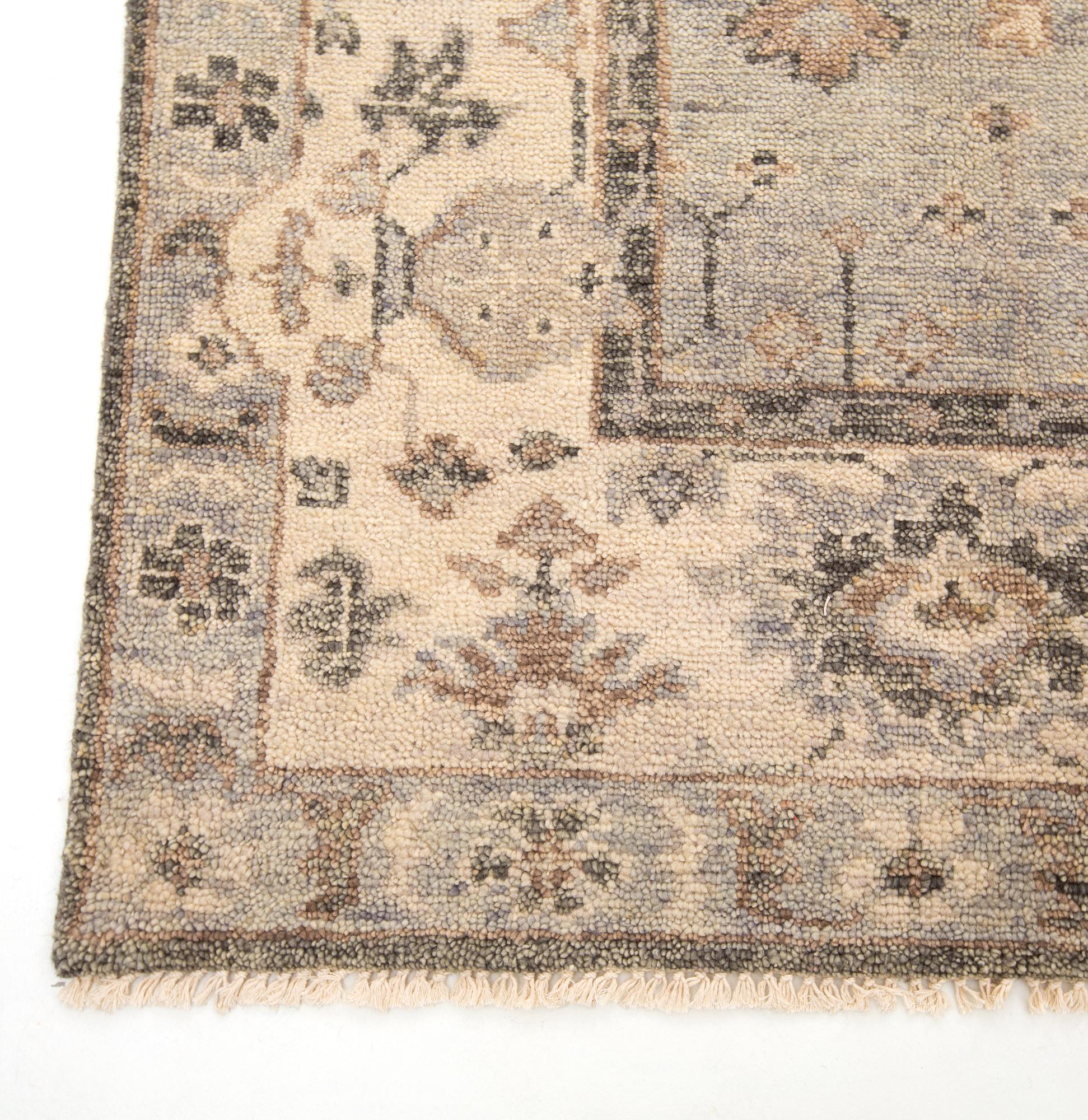 A carpet, Ziegler Design, ca 371 x 253 cm.