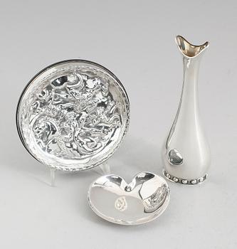 ASKFAT, VAS OCH FAT, silver och sterlingsilver, bla Stockholm 1955. Total vikt exkl askfat 94 g.