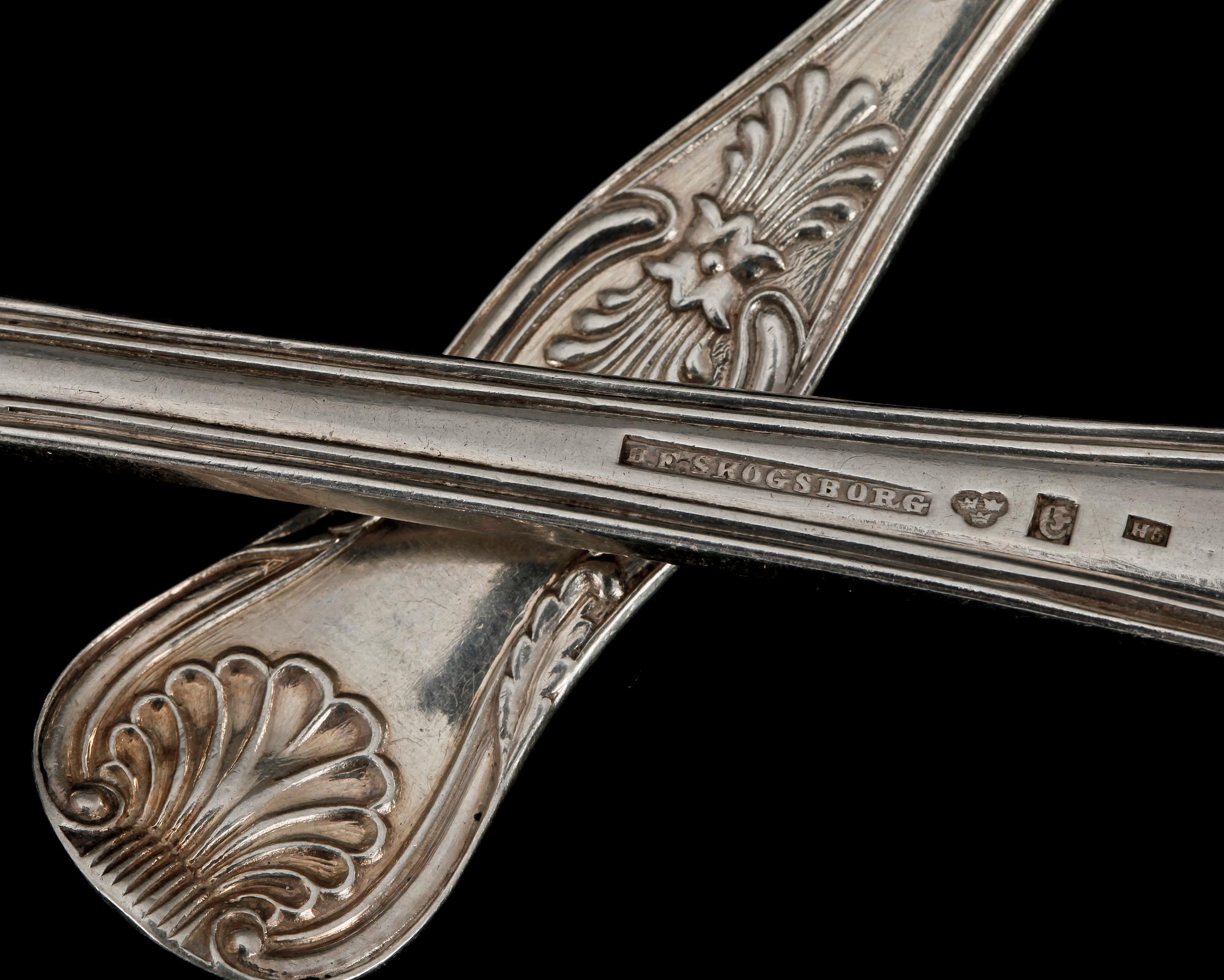 BESTICKSERVISDELAR, 24 delar, silver, "Engelsk snäck", flertal mästare, bla Gustaf Theodor Folcker, 1800-tal.