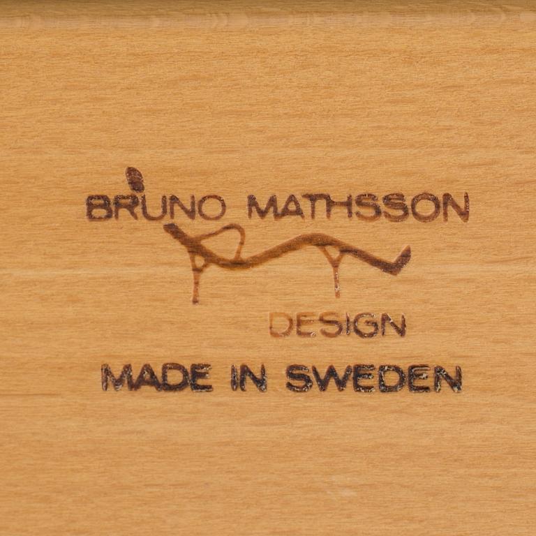 KARMSTOLAR, ett par, "Miranda" Bruno Mathsson för Mathsson International, Värnamo.