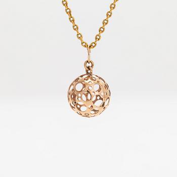 Liisa Vitali, hänge, "Leppäkerttu",14K guld, Kultakeskus, Tavastehus. Med kedja i 22K guld.