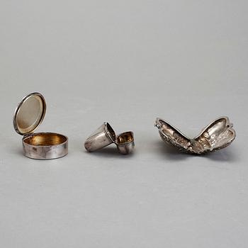 DOSOR, 2 st. Silver. Förefaller ostämplade. Möjligen Tyskland/Danmark, 1800-tal. Vikt ca 75 gram.