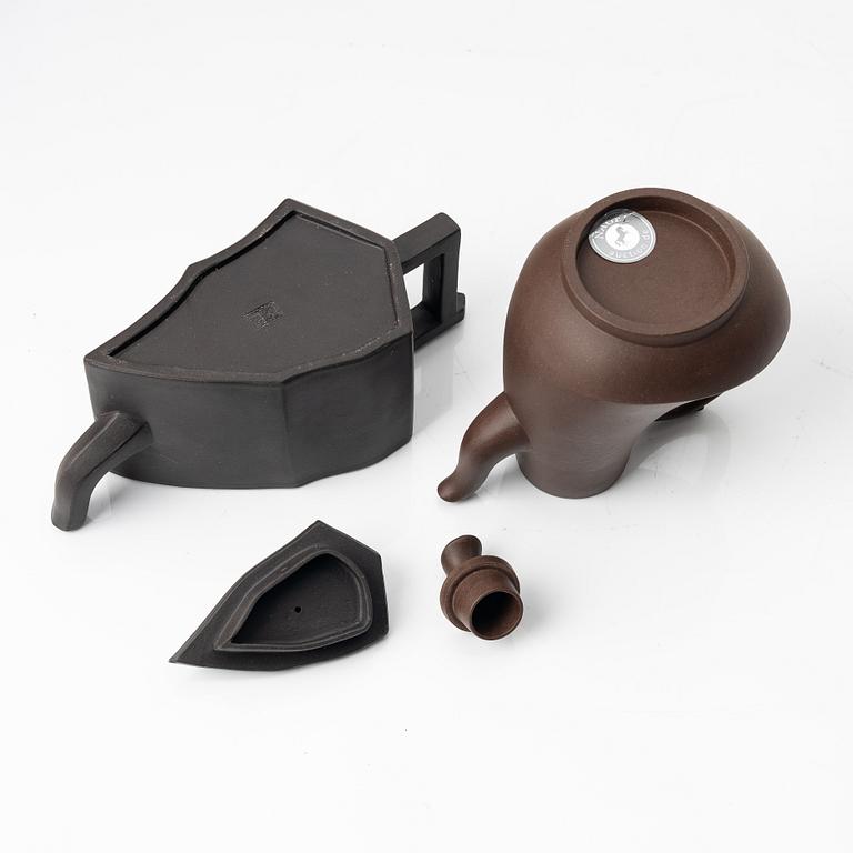 Two Chinese yixing teapots, 1980s.