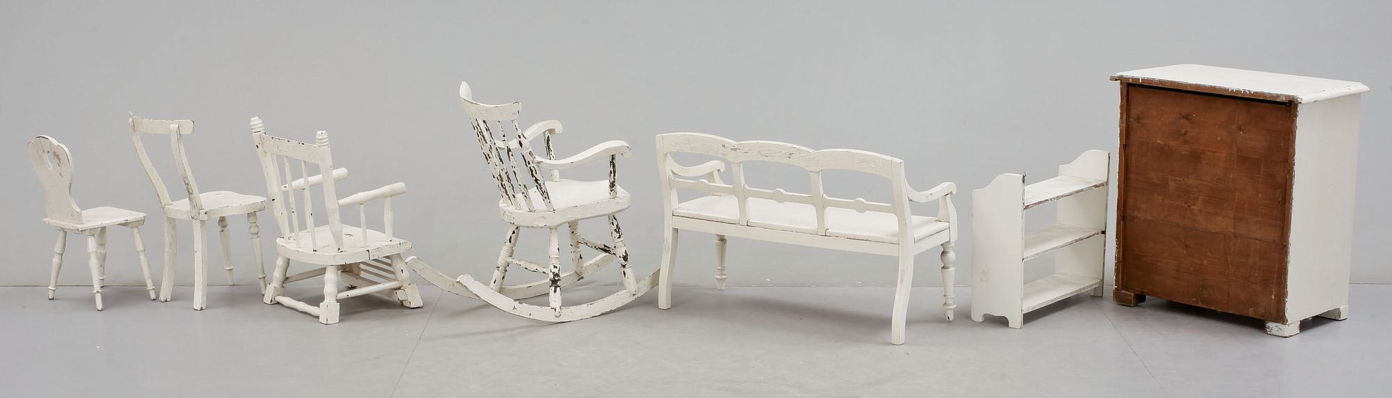 BARNMÖBLEMANG, 7 delar, omkring sekelskiftet 1800/1900.