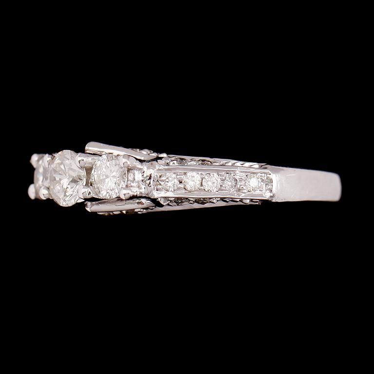 RING, 14 k vitguld, briljantslipade diamanter tot 0.96 ct.