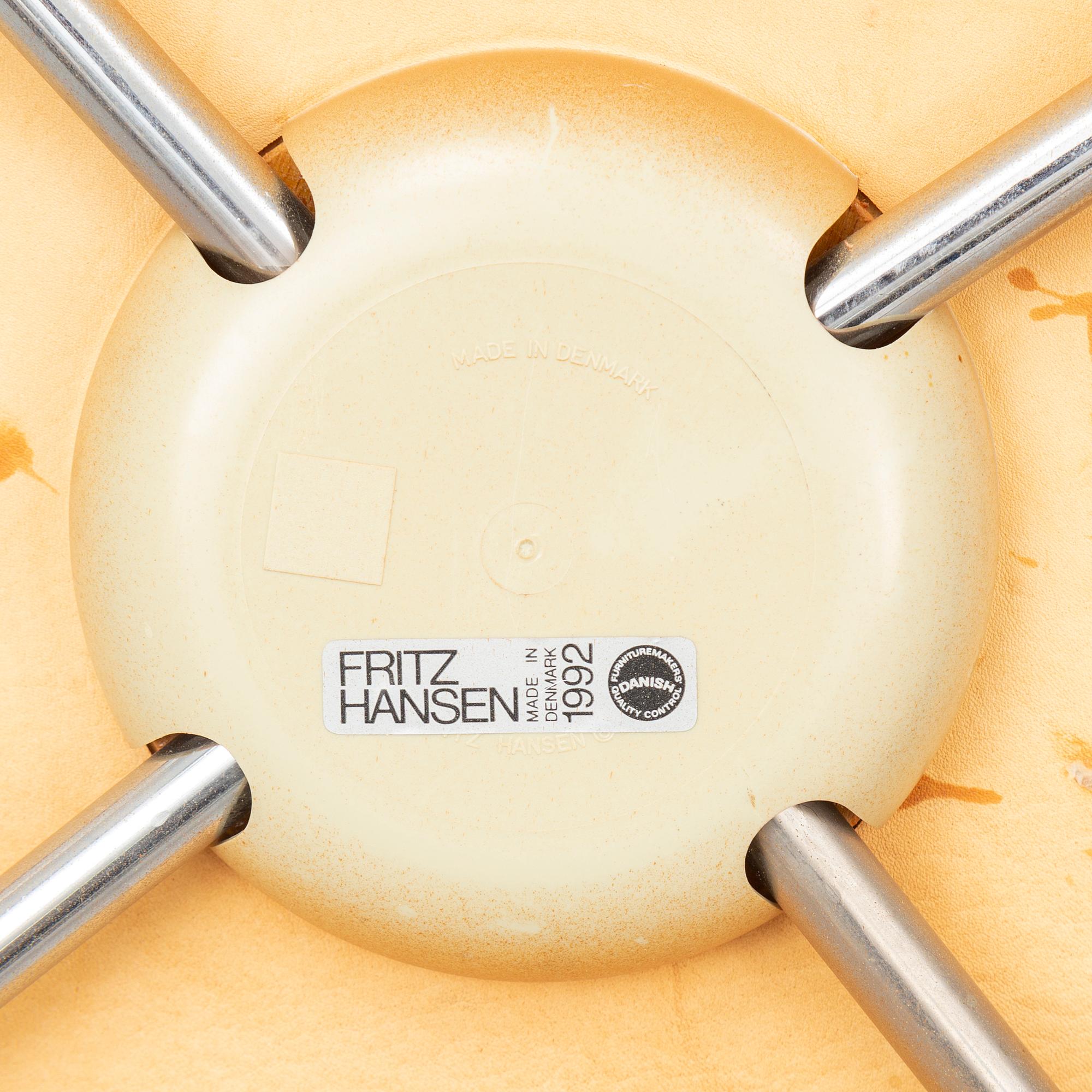 ARNE JACOBSEN, STOLAR, 2 st, "Sjuan", Fritz Hansen, 1988/1992.