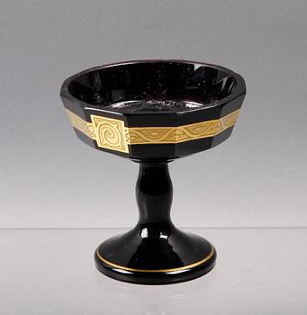 SKÅL PÅ FOT, glas, Böhmen, 1900-talets första hälft.