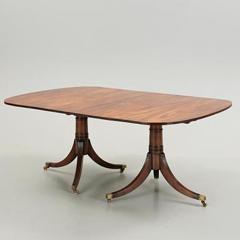 MATBORD, med 2 iläggsskivor, England, 1900-talets första hälft.