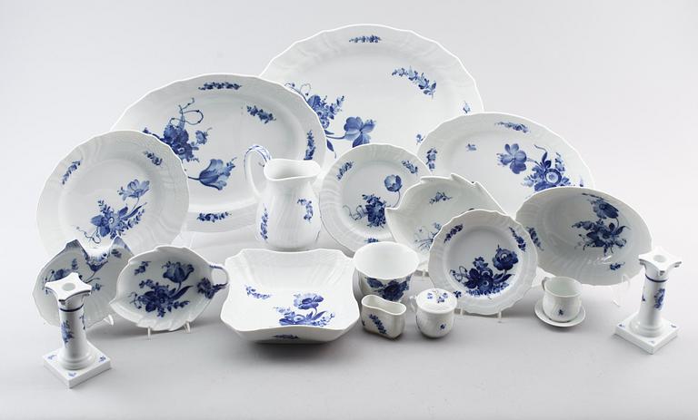MATSERVIS, 68 delar, porslin, "Blå Blomst", Royal Copenhagen.